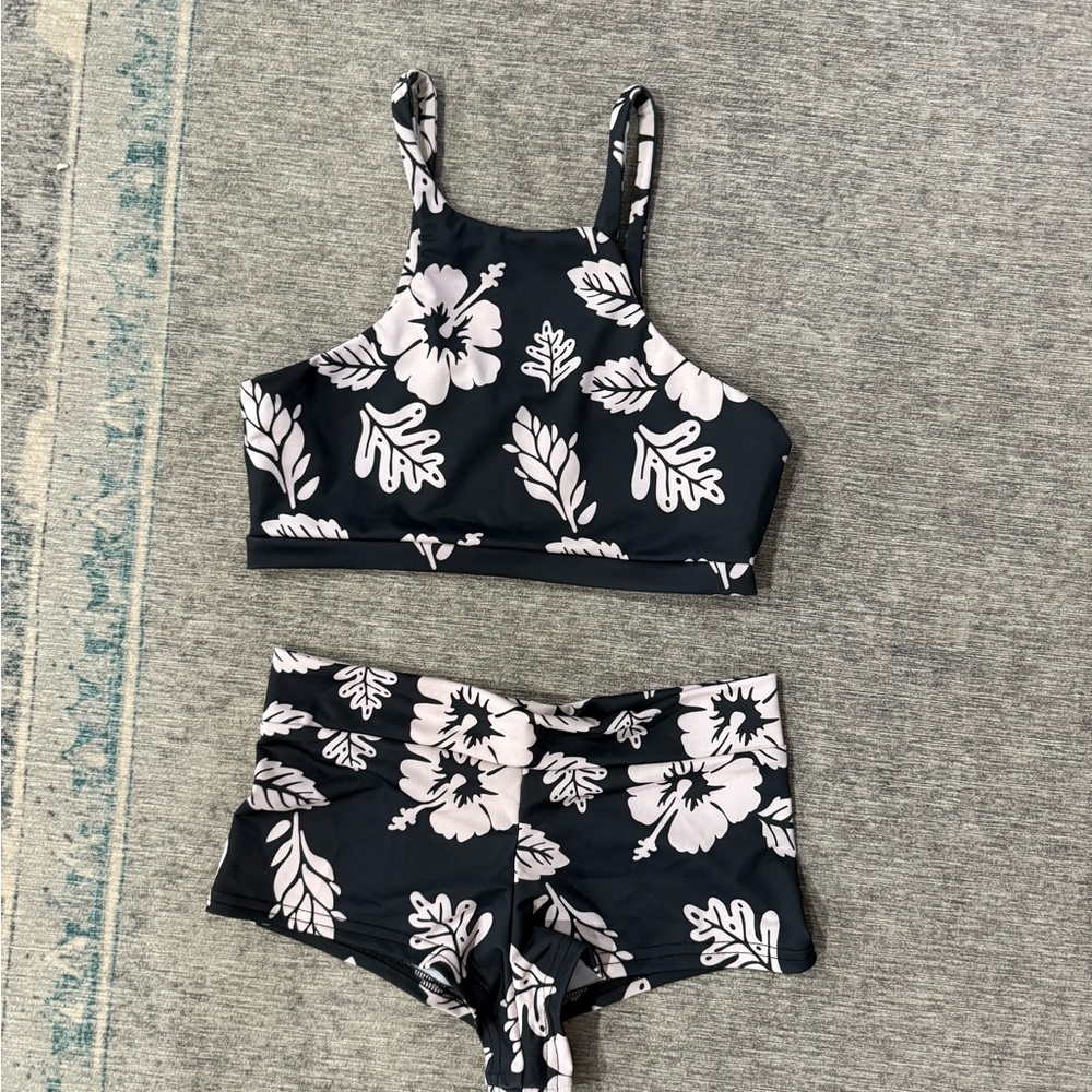 Roam Hawaii Cassandra Rull bikini set